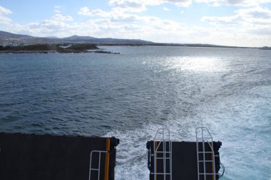 Yunanistan, Atina Kiklad Adaları için feribot