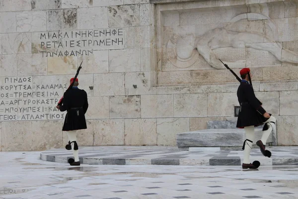 Chaning Guards Greek Parliament — Stock Photo, Image