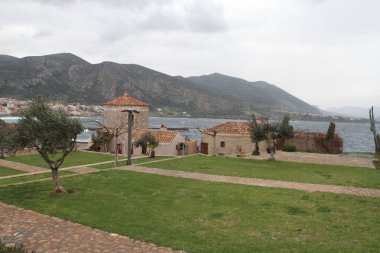 Sahil tarafında kasabası Monemvasia, Yunanistan