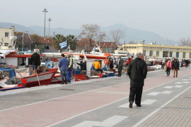 Volos kasabasında balık pazarı