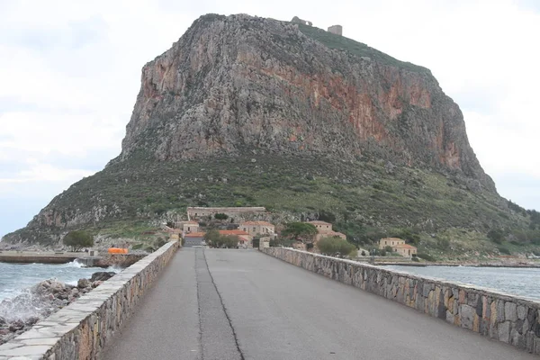 Sahil tarafında kasabası Monemvasia, Yunanistan