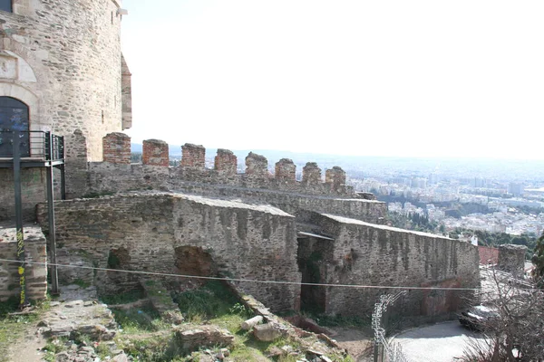 ギリシャ テッソラニキの旧市街の城壁の眺め — ストック写真