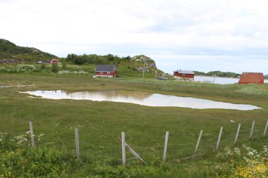 Adaları Kvaloya ve Senja, Norveç, dağlar, göller, Fiyordlar