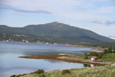 8/15/2017: Senja, Norveç: Kvaloya Adaları ve Senja, Norveç, dağlar, göller, Fiyordlar