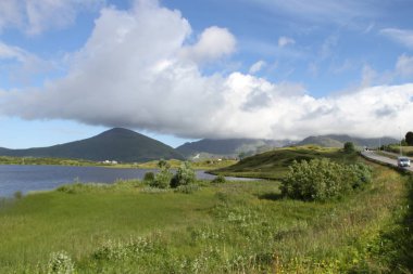 Lofoten Yarımadası, Norveç, dağlar, göller ve fiyortları