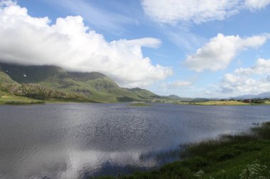 Lofoten Yarımadası, Norveç, dağlar, göller ve fiyortları