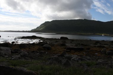 Lofoten Yarımadası, Norveç, dağlar, göller ve fiyortları