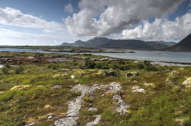 Lofoten Yarımadası, Norveç, dağlar, göller ve fiyortları