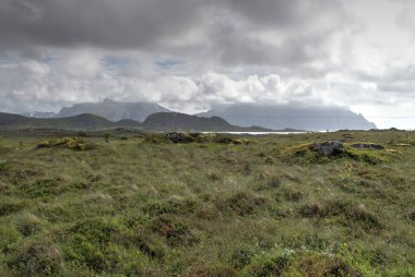 Lofoten Yarımadası, Norveç, dağlar, göller ve fiyortları