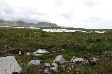 Lofoten Yarımadası, Norveç, dağlar, göller ve fiyortları