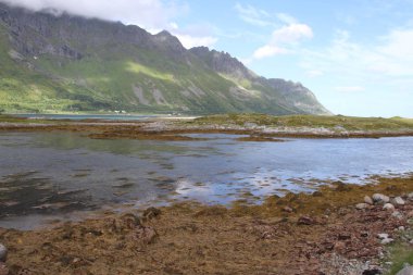 Lofoten Yarımadası, Norveç, dağlar, göller ve fiyortları