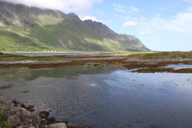 Lofoten Yarımadası, Norveç, dağlar, göller ve fiyortları