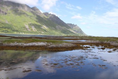 Lofoten Yarımadası, Norveç, dağlar, göller ve fiyortları