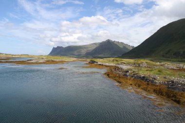 Lofoten Yarımadası, Norveç, dağlar, göller ve fiyortları