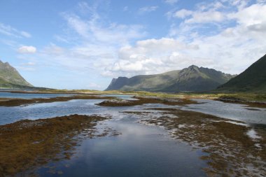 Lofoten Yarımadası, Norveç, dağlar, göller ve fiyortları