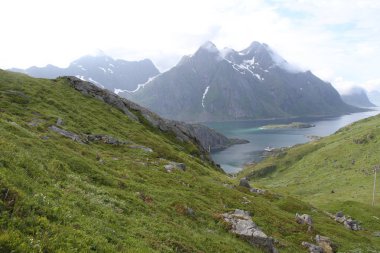 Lofoten Yarımadası, Norveç, dağlar, göller ve fiyortları