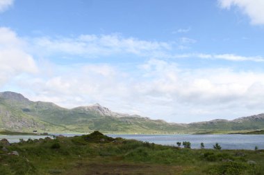 Lofoten Yarımadası, Norveç, dağlar, göller ve fiyortları