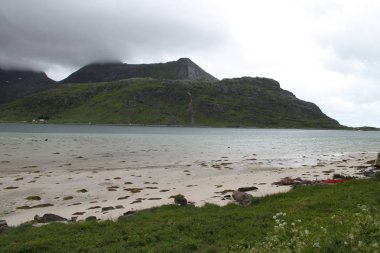 Lofoten Yarımadası, Norveç, dağlar, göller ve fiyortları