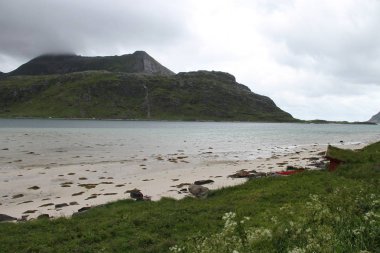Lofoten Yarımadası, Norveç, dağlar, göller ve fiyortları
