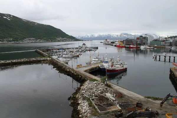 Stad Van Tromso Noorwegen Uitzicht Bergen Gebouwen Kerken Fjorden — Stockfoto