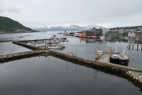 Stad Van Tromso Noorwegen Uitzicht Bergen Gebouwen Kerken Fjorden — Stockfoto