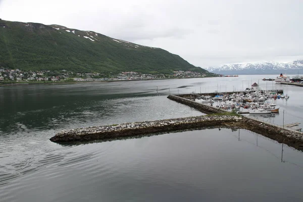 Città Tromso Norvegia Veduta Montagne Edifici Chiese Fiordi — Foto Stock