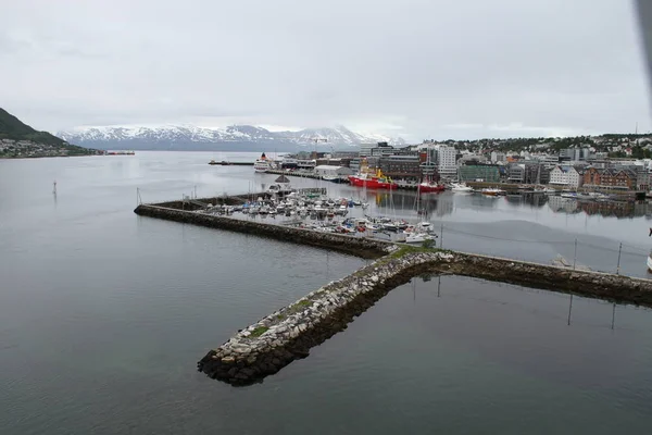 Stad Van Tromso Noorwegen Uitzicht Bergen Gebouwen Kerken Fjorden — Stockfoto