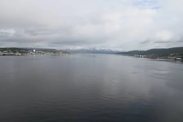 Πόλη Τρόμσο Νορβηγία Θέα Στα Βουνά Κτίρια Εκκλησίες Και Φιόρδ — Φωτογραφία Αρχείου
