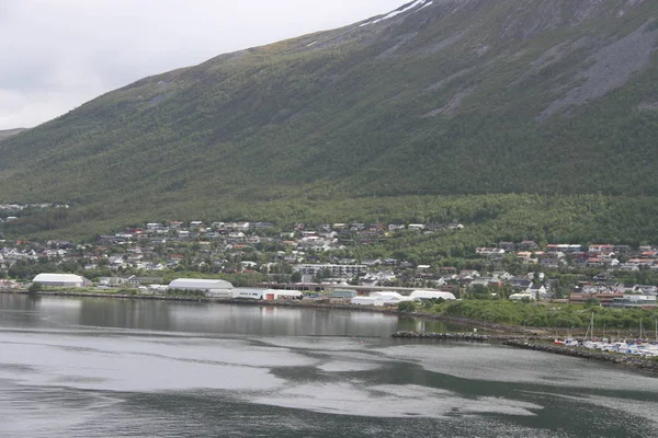 Město Tromso Norsko Pohled Hory Budov Kostelů Fjordy — Stock fotografie