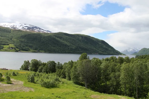 Lyngen 阿尔卑斯 山脉和峡湾 — 图库照片