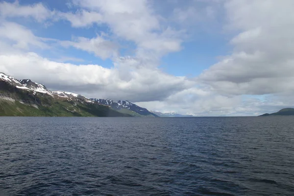 Lyngen アルプス ノルウェー 山とフィヨルド — ストック写真