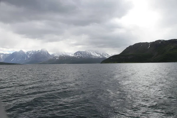 Lyngen アルプス ノルウェー 山とフィヨルド — ストック写真