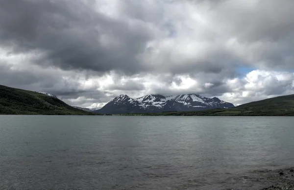 Lyngen アルプス ノルウェー 山とフィヨルド — ストック写真