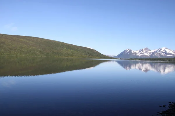 Lyngen 阿尔卑斯 山脉和峡湾 — 图库照片