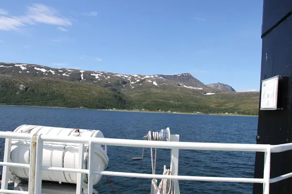 2017 Tromso Norvegia Bordo Traghetto Isole Kvaloya Senja Norvegia Montagne — Foto Stock
