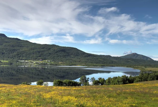 Adaları Kvaloya Senja Norveç Dağlar Göller Fiyordlar — Stok fotoğraf