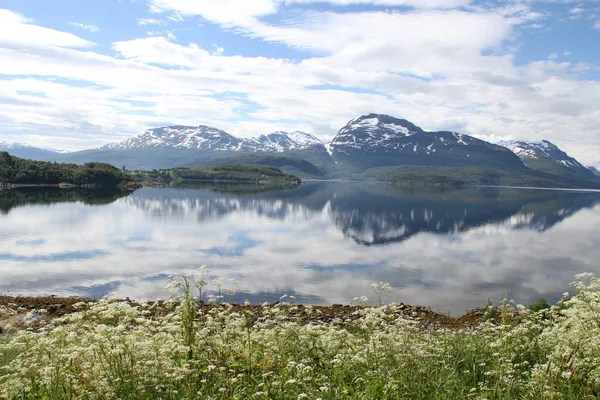 Eilanden Van Kvaloya Senja Noorwegen Bergen Meren Fjorden — Stockfoto