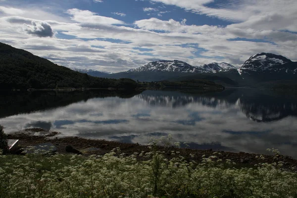 Adaları Kvaloya Senja Norveç Dağlar Göller Fiyordlar — Stok fotoğraf