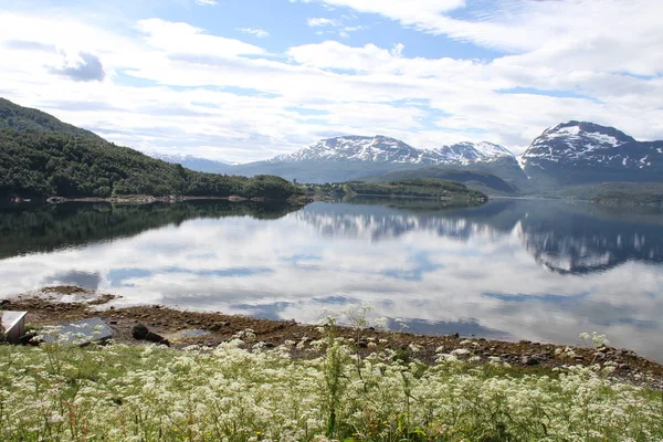 Ilhas Kvaloya Senja Noruega Montanhas Lagos Fiordes — Fotografia de Stock