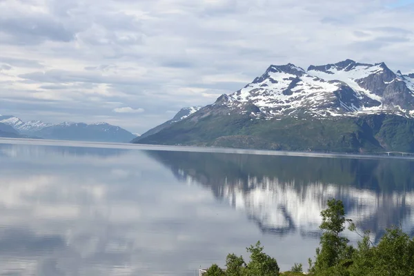 Adaları Kvaloya Senja Norveç Dağlar Göller Fiyordlar — Stok fotoğraf