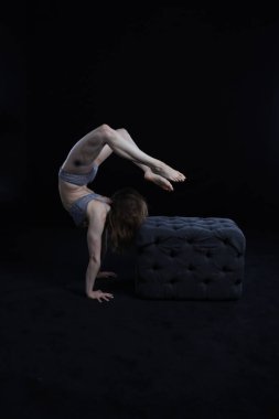 Bir akrobat modelinin fotoğrafı.