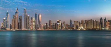 Jbr. Emirates, Dubai, Jumeirah Beach Residens ve Dubai Marina üzerinde gece ışıklar