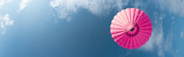 Balão de ar voando ao sol — Fotografia de Stock