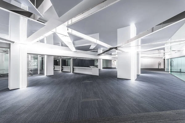 Office space lobby with expressive ceiling geometry — Stock Photo, Image