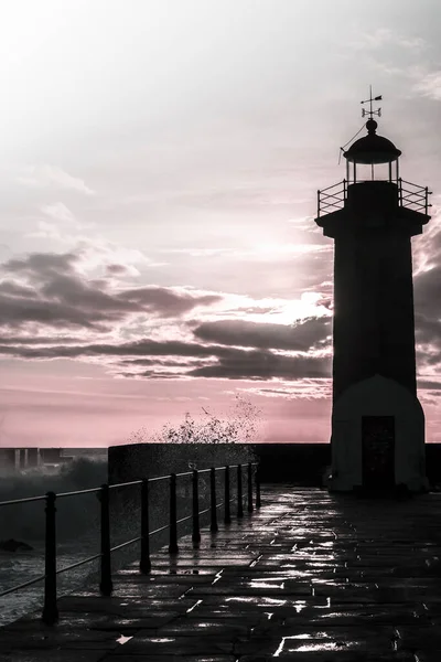 Felgueiras Deniz Feneri, gün batımında Fırtınalı havada, Portekiz