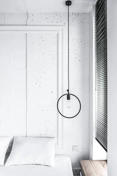 Witte Slaapkamer Interieur Met Zwarte Accenten Pure Geometrie Detail Stockafbeelding