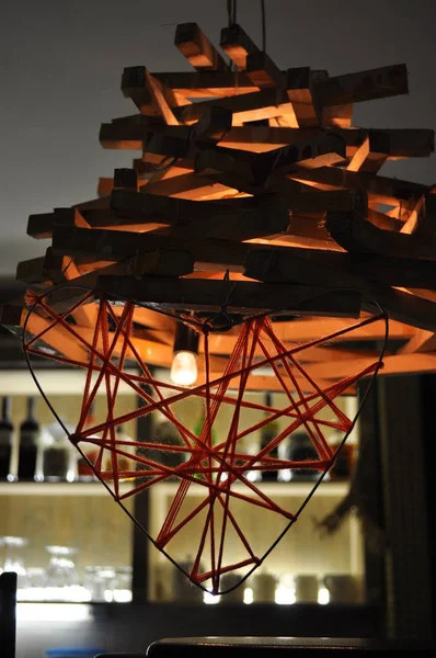 Dekorativní Dřevěná Lampa Srdcem — Stock fotografie