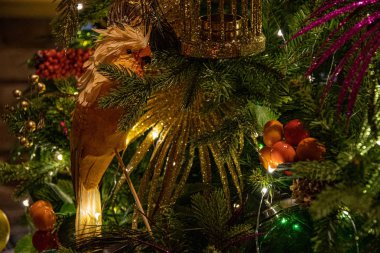 Madalyalı Noel ağacı. Kış tatili kavramı.