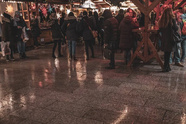 Berlín Německo 2019 Dav Lidí Dav Chodících Lidí Vánočním Trhu — Stock fotografie