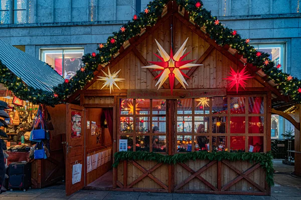 Берлин Германия 2019 Сельский Деревянный Киоск Рождественском Рынке Уличной Едой — стоковое фото